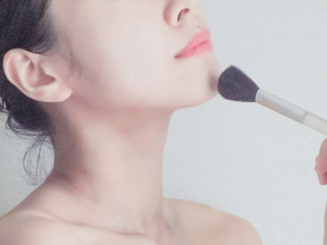少しのハイライトが横顔を美しくする