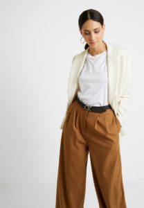 カルバンクラインのベルトで大人シンプルコーデ