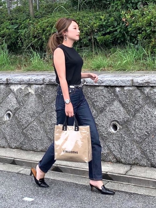 ブラックノースリーブ×デニム