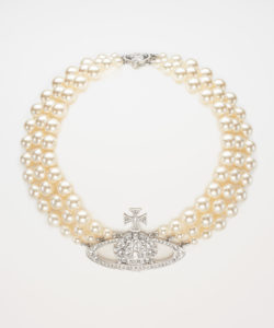 VivienneWestwood(ヴィヴィアンウエストウッド)/THREE ROW PEARL BAS RELIEF チョーカー