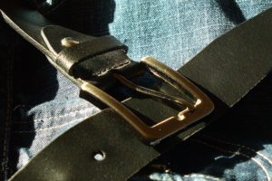 モノトーンのベルト