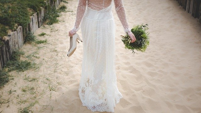 woman-2609523_640