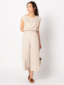 ②NOLLEY'Sのフェイクリネンツイルクロップドパンツ×ベージュノースリーブ