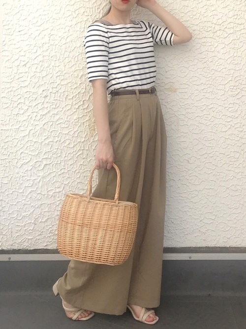 ワイドパンツ×カゴバッグ