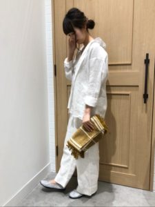 ワイドパンツ白
