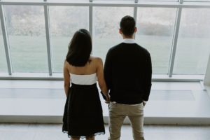 夫婦　後ろ姿