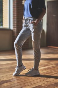 [sn]super.natural/W ESSENTIAL CUFFED PANT レディースフルレングステーパードエッセンシャル・カフパンツ