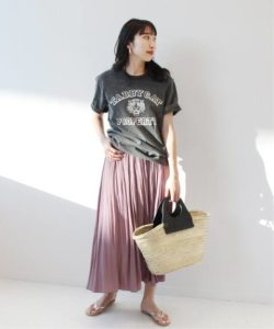 【プリーツスカート×Tシャツ】