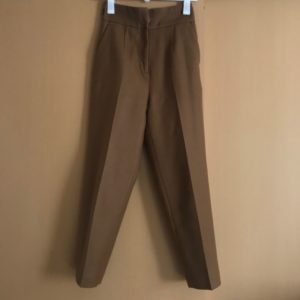 30代女性におすすめ！クロップドパンツとは？