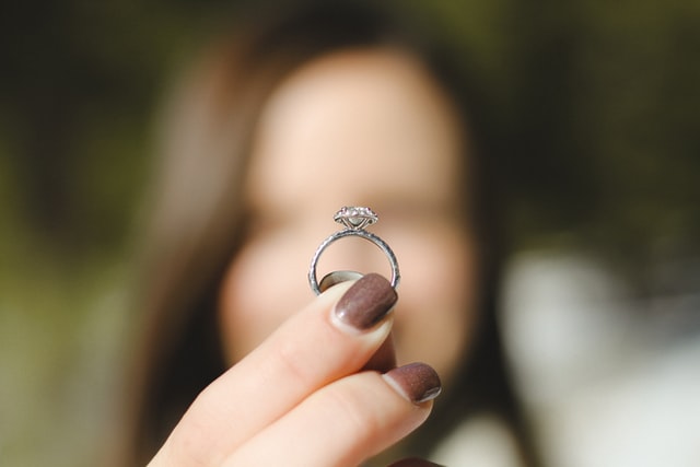 30代女性に人気の婚約指輪デザイン