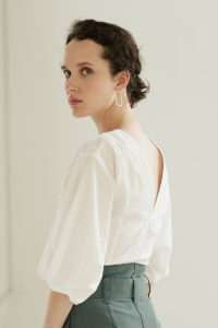 SAYAKADAVIS　Twisted Sleeve Top