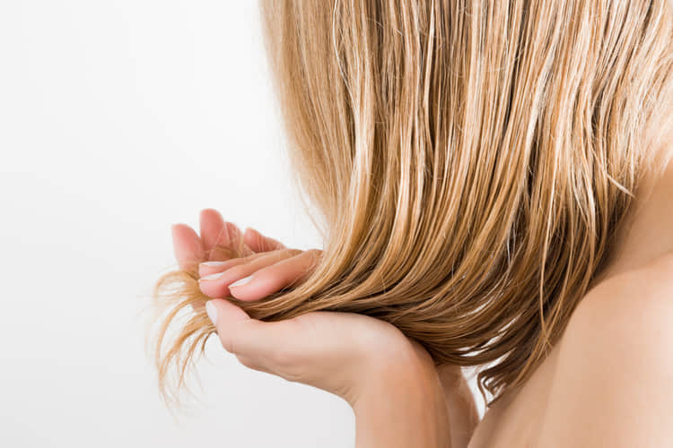 ヘアケアをする際のヘアオイルの使い方