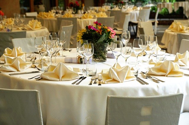 tablecloth-55e3d6454c_640