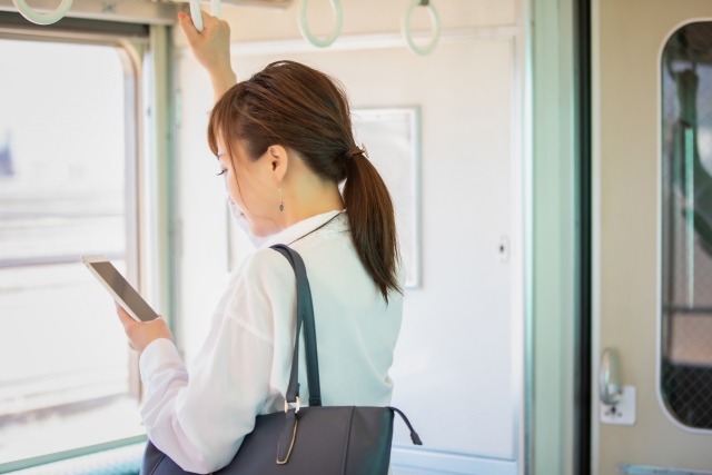通勤女性