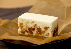 コガネイチーズケーキ｜砂糖不使用ドライフルーツのレアチーズケーキ