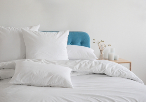 White,Pillows,,Duvet,And,Duvet,Case,On,A,Blue,Bed.