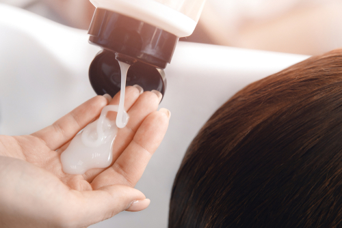 Hairdresser,Applies,Shampoo,And,Hair,Conditioner,Client,Head.,Concept,Spa