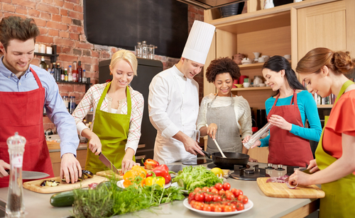 Cooking,Class,,Culinary,,Food,And,People,Concept,-,Happy,Group