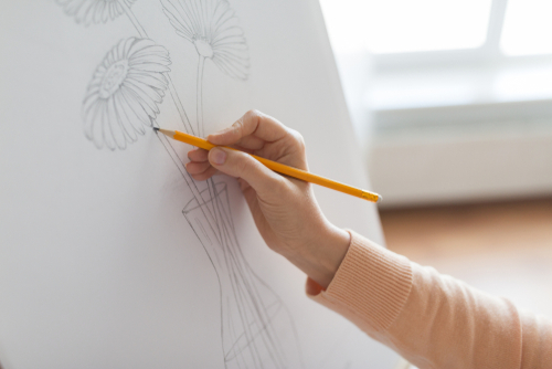 Art,,Creativity,And,People,Concept,-,Artist,Hands,With,Graphite