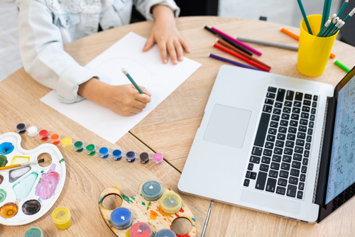 Young,Girl,Spending,A,Time,Drawing,Using,Online,Lessons,On