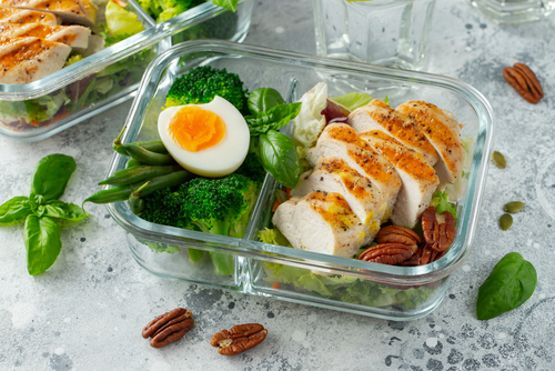 Healthy,Meal,Prep,Containers,With,Green,Beans,,Chicken,Breast,And
