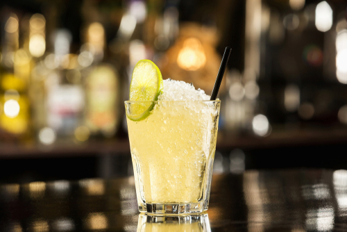 Closeup,Glass,Of,Mohito,Cocktail,Decorated,With,Lime,Slice,And