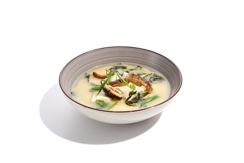 Japanese,Food,-,Miso,Soup,With,Tofu,,Wakame,And,Shiitake