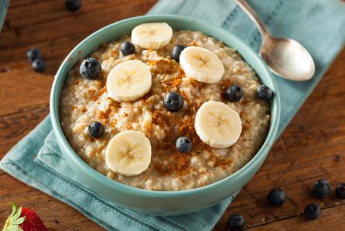 Homemade,Healthy,Steel,Cut,Oatmeal,With,Fruit,And,Cinnamon