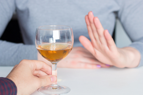 Man,Offer,Alcohol,But,Woman,Refuses