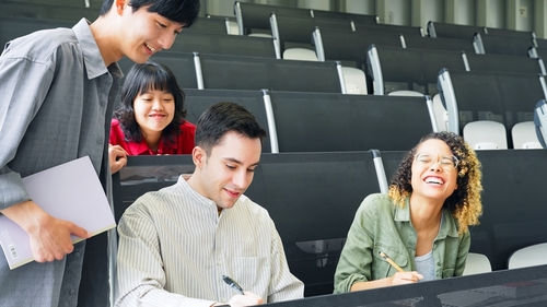 Group,Of,Multinational,Students,Having,A,Conversation,In,A,Classroom.