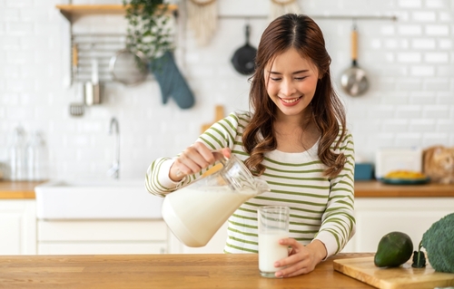 Portrait,Of,Beauty,Healthy,Asian,Woman,Smiling,And,Having,Protein