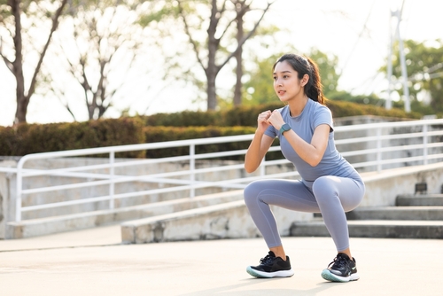 Beautiful,Fitness,Asian,Woman,Doing,Squat,Sit,Up,Exercise,Workout